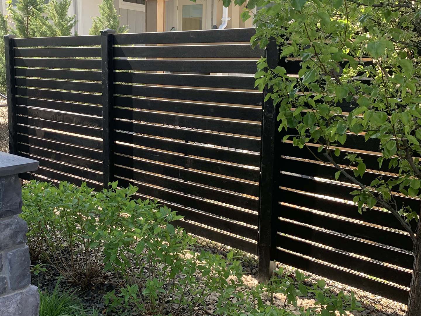 horizontal aluminum fence Lake Country British Columbia