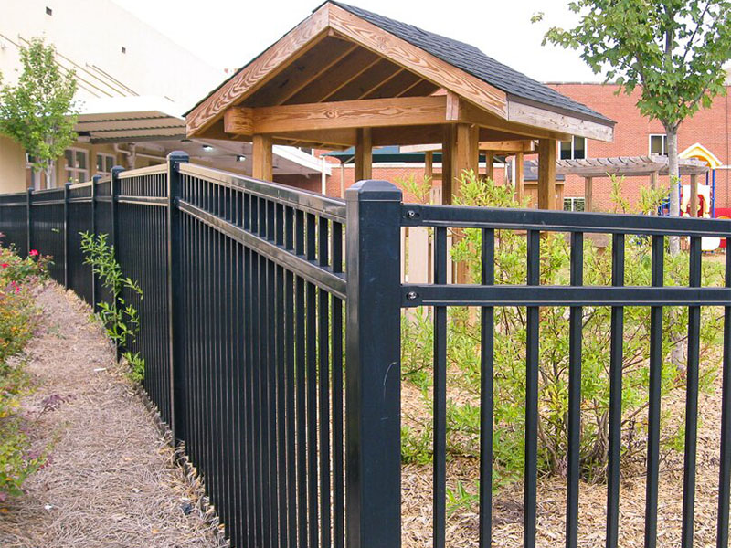 Montage commercial Ornamental Iron Fence - British Columbia